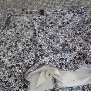 Lopez Stylish Black and White Patterned Skort